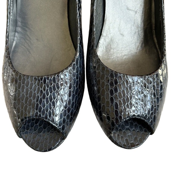 Stuart Weitzman Open Toe Black Patent Leather Snakeskin Print Heels. Sz 8.5. EUC - Picture 4 of 13